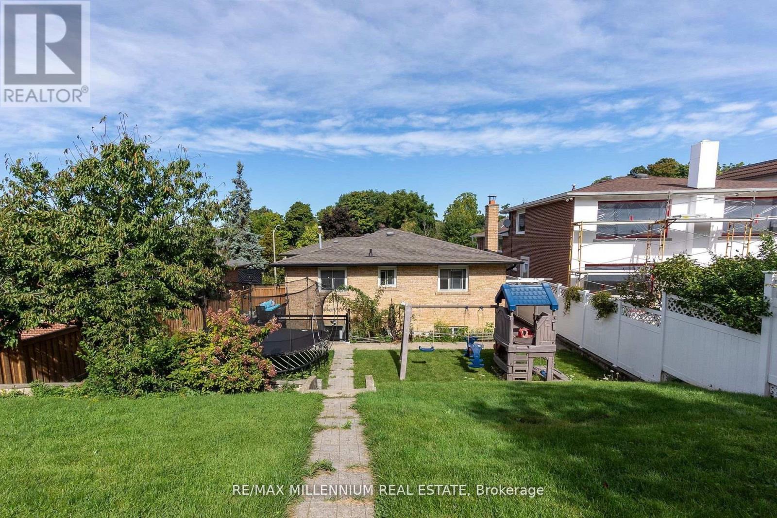 Lower - 99 Willis Road, Vaughan, Ontario  L4L 2S4 - Photo 11 - N13649700