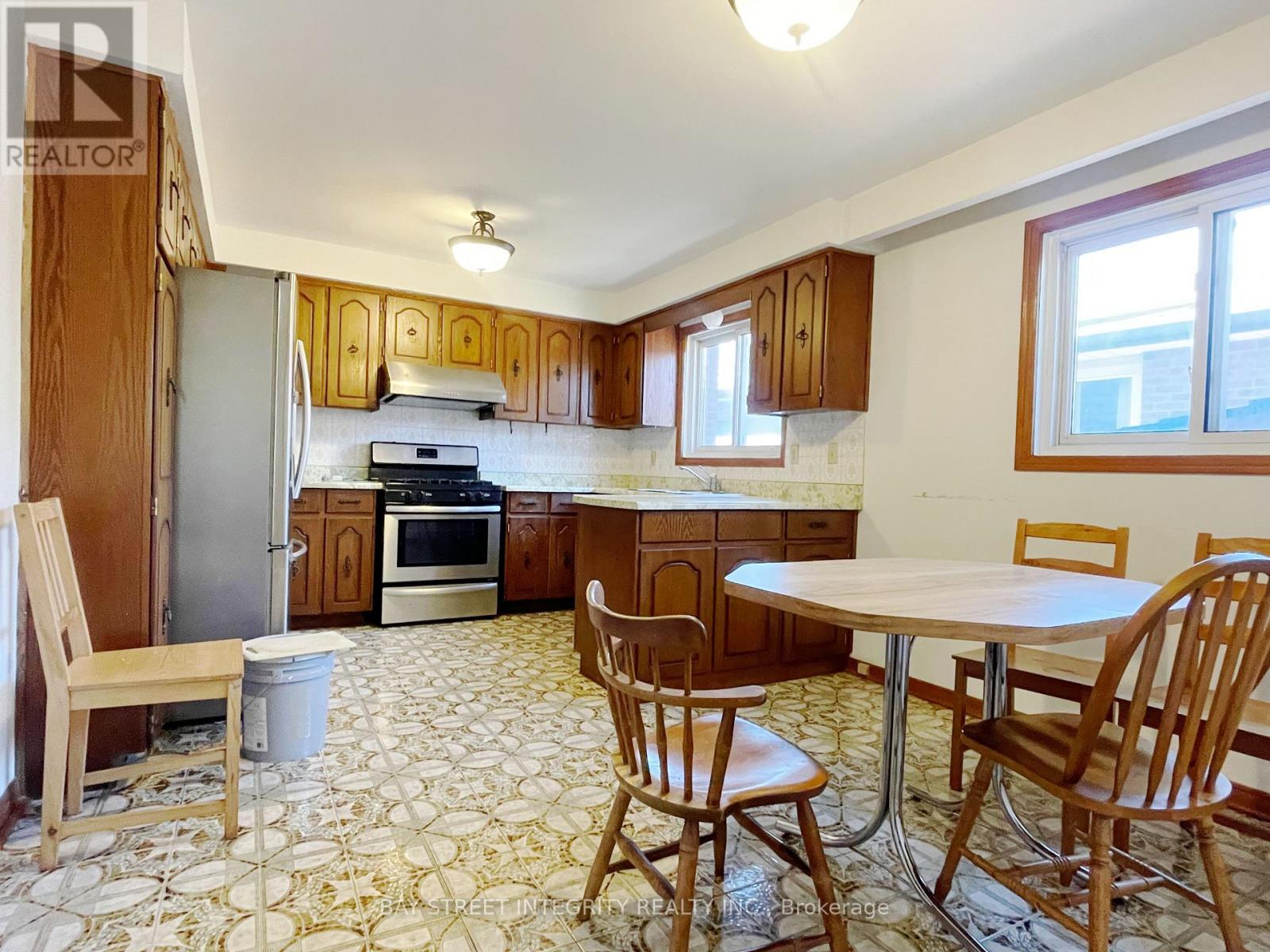 34 Iangrove Terrace, Toronto, Ontario  M1W 2H2 - Photo 4 - E13648406