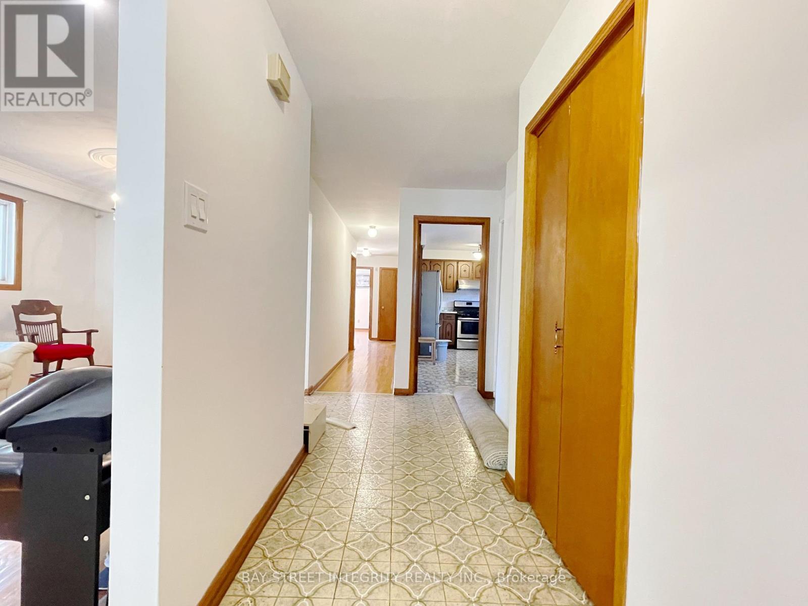 34 Iangrove Terrace, Toronto, Ontario  M1W 2H2 - Photo 5 - E13648406