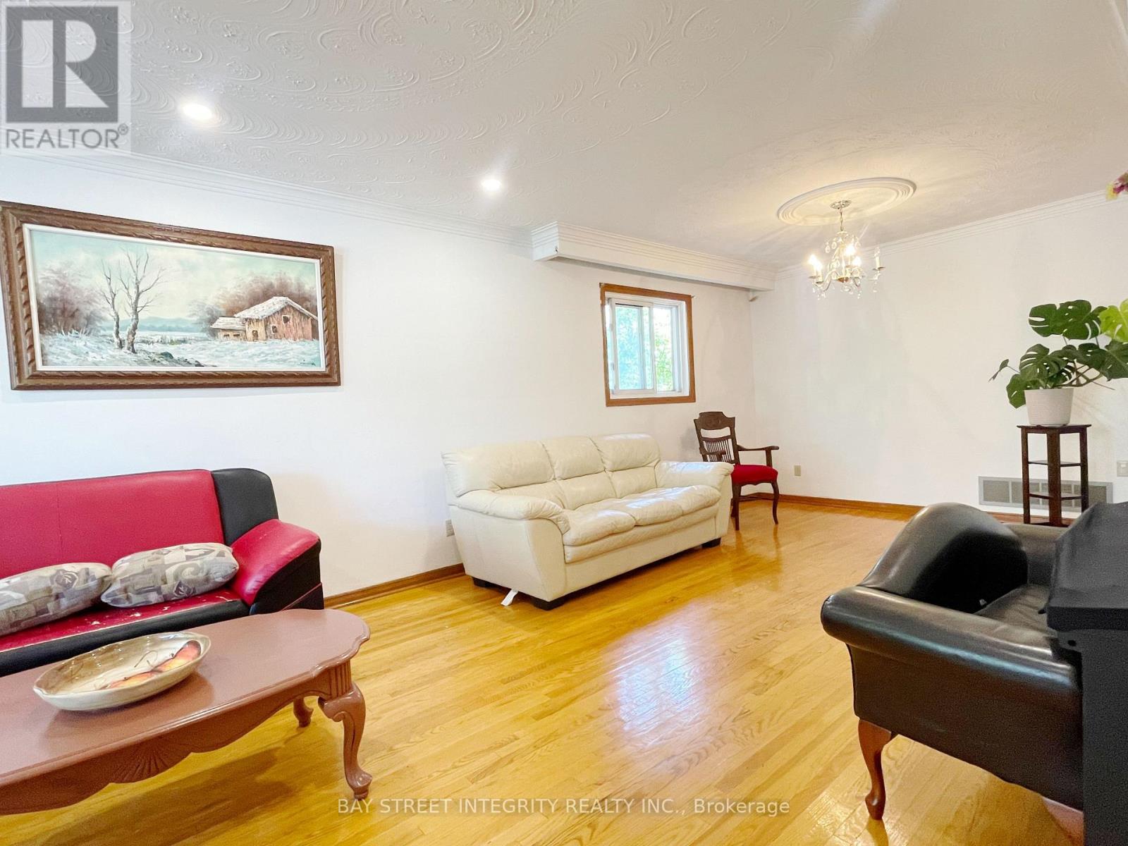 34 Iangrove Terrace, Toronto, Ontario  M1W 2H2 - Photo 3 - E13648406