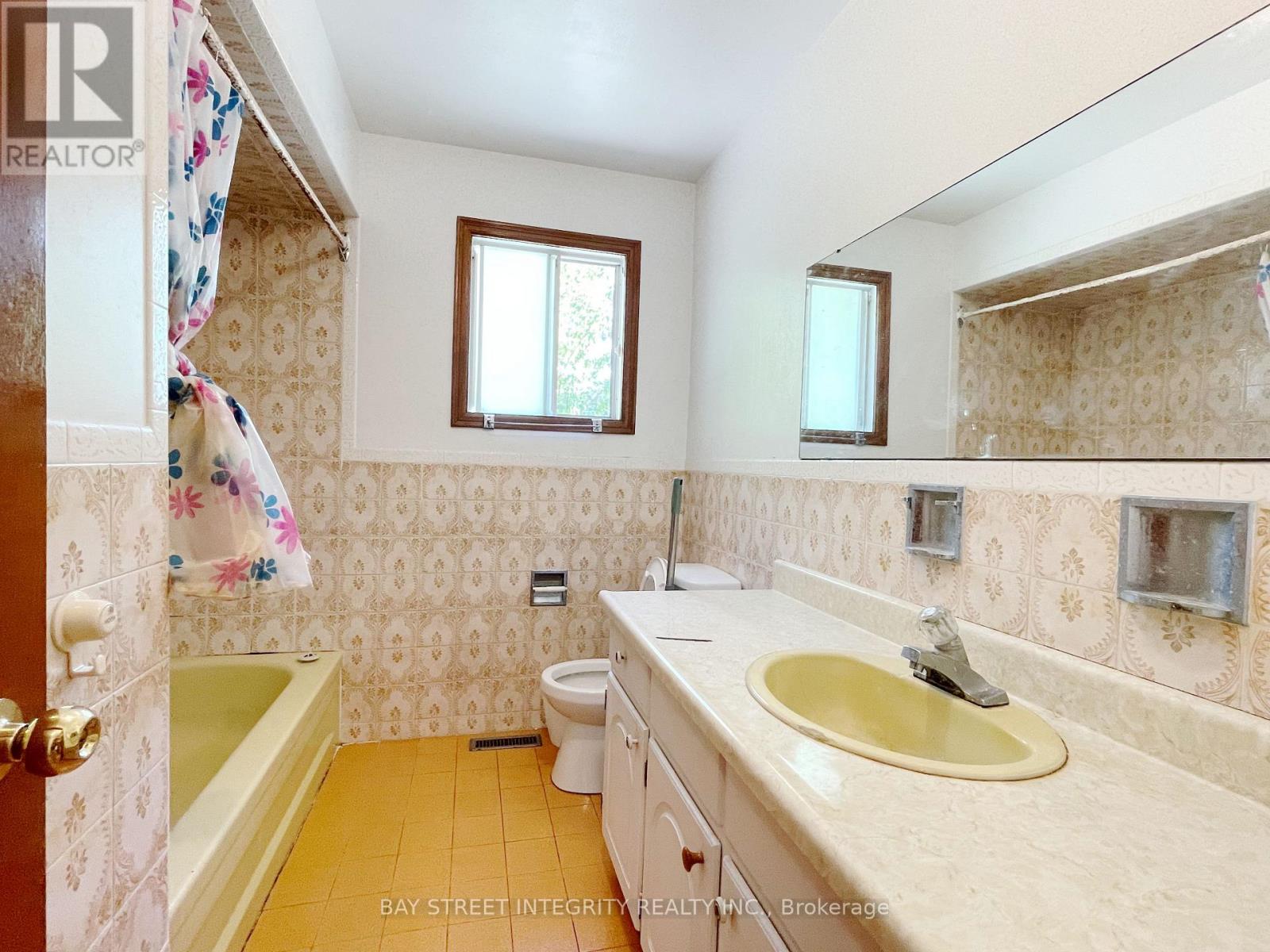 34 Iangrove Terrace, Toronto, Ontario  M1W 2H2 - Photo 10 - E13648406