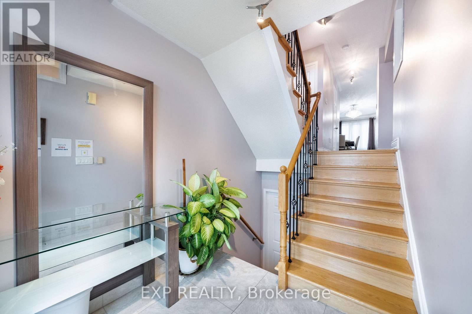 3 Baffin Court, Richmond Hill, Ontario  L4B 4J6 - Photo 2 - N13647284