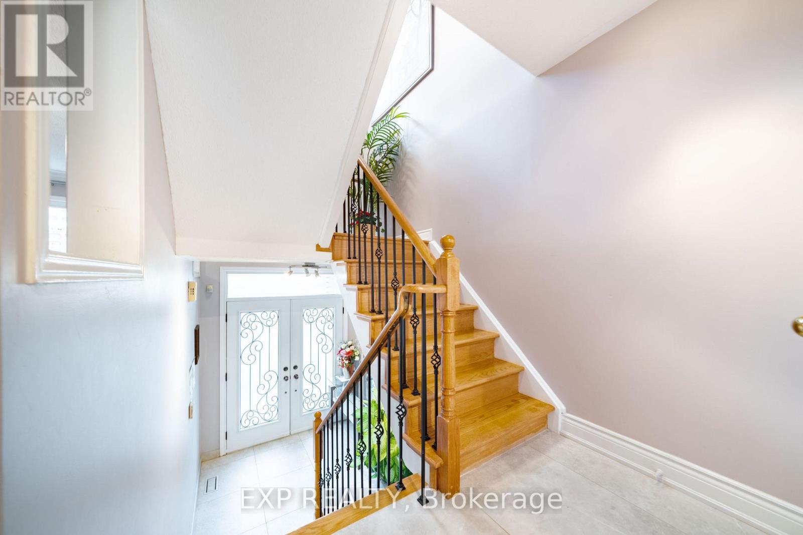 3 Baffin Court, Richmond Hill, Ontario  L4B 4J6 - Photo 4 - N13647284