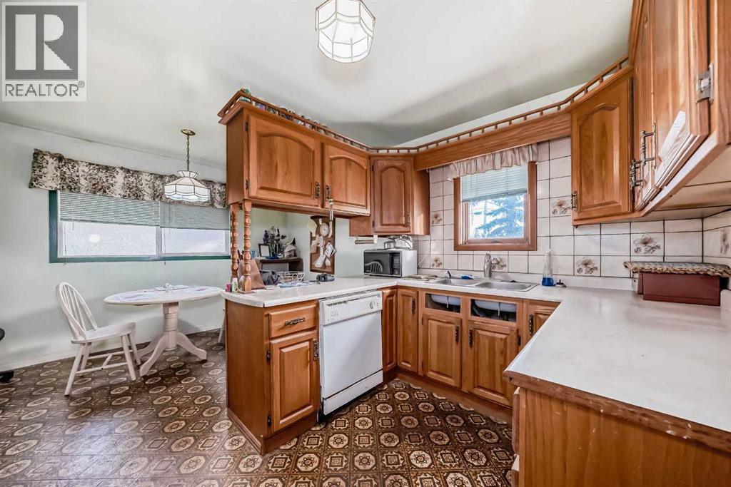 2622 42 Street SE, Calgary, Alberta  T2B 1G7 - Photo 13 - A2335671
