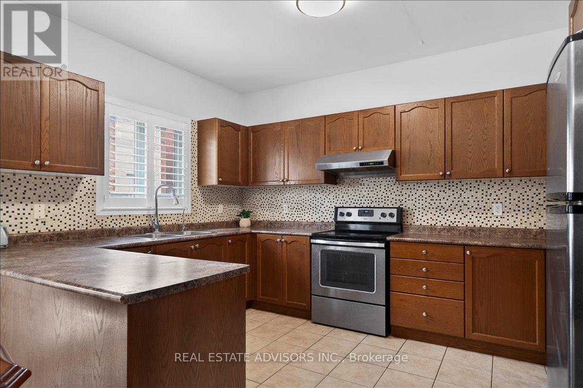556 Forsyth Farm Drive, Whitchurch-Stouffville, Ontario  L4A 0N3 - Photo 14 - N13655004