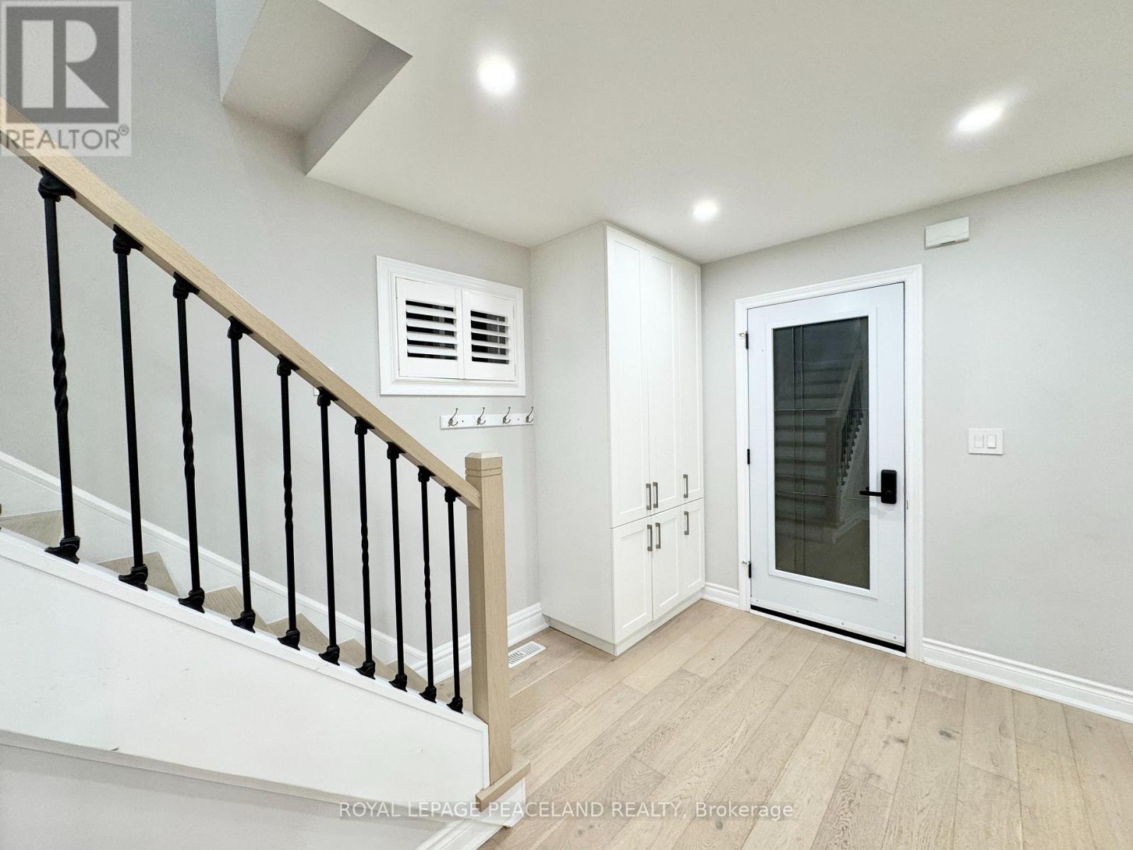 47 Chamberlain Avenue, Toronto, Ontario M6E 4J9 - Photo 3 - W13654998