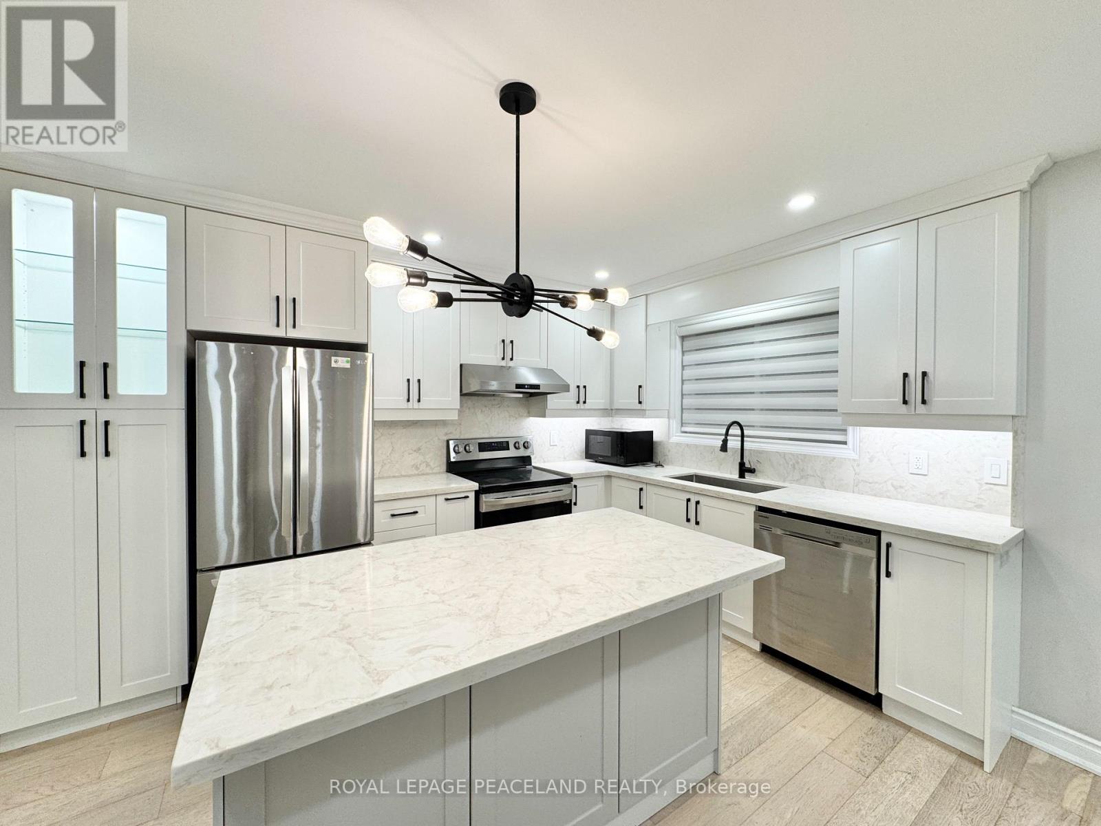 47 Chamberlain Avenue, Toronto, Ontario M6E 4J9 - Photo 7 - W13654998