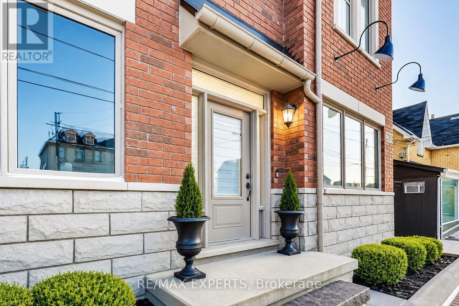 2285 Major Mackenzie Drive W, Vaughan, Ontario  L6A 5A8 - Photo 2 - N13655016