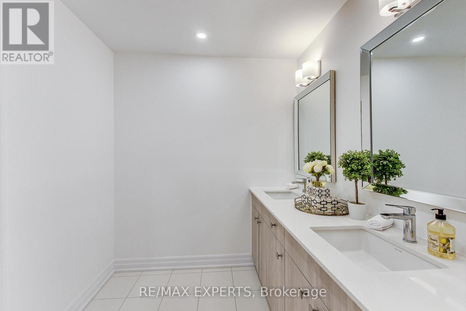2285 Major Mackenzie Drive W, Vaughan, Ontario  L6A 5A8 - Photo 23 - N13655016