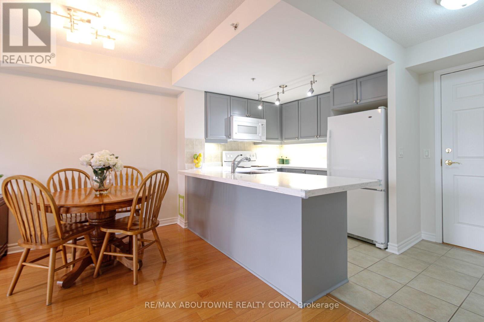 1002 - 350 Princess Royal Drive, Mississauga, Ontario  L5B 4N1 - Photo 10 - W13655020