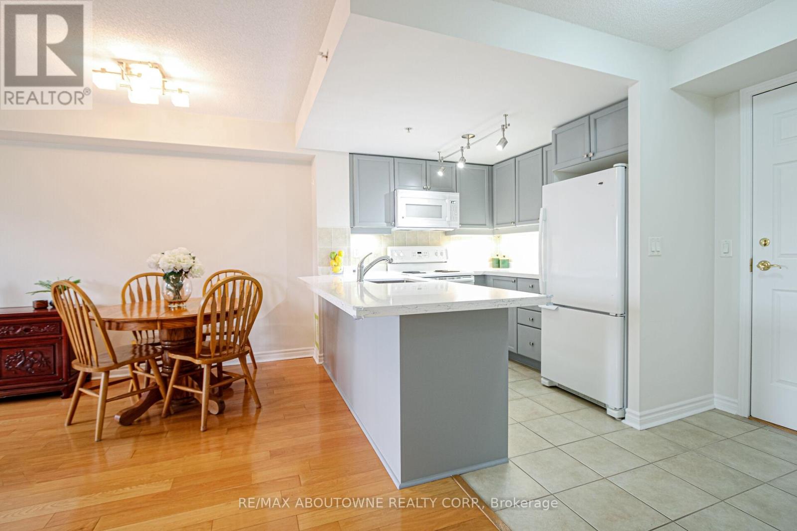 1002 - 350 Princess Royal Drive, Mississauga, Ontario  L5B 4N1 - Photo 11 - W13655020