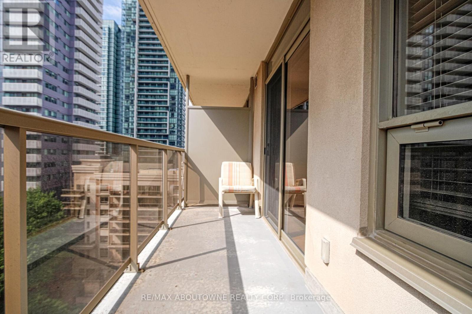 1002 - 350 Princess Royal Drive, Mississauga, Ontario  L5B 4N1 - Photo 21 - W13655020