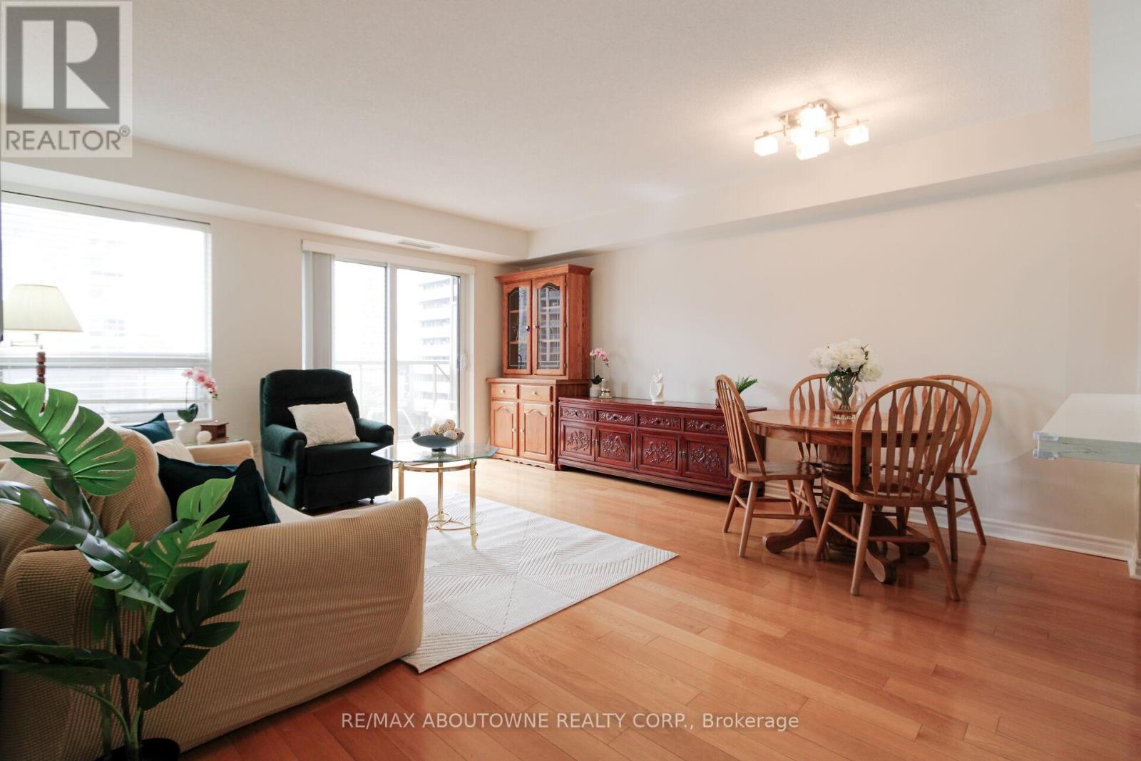 1002 - 350 Princess Royal Drive, Mississauga, Ontario  L5B 4N1 - Photo 4 - W13655020