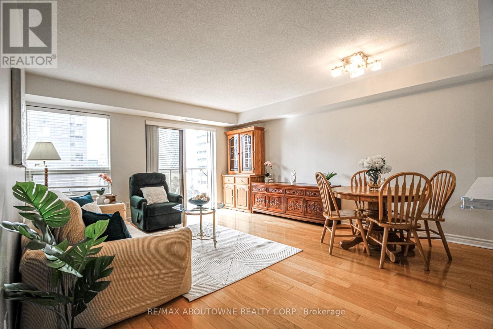 1002 - 350 Princess Royal Drive, Mississauga, Ontario  L5B 4N1 - Photo 5 - W13655020