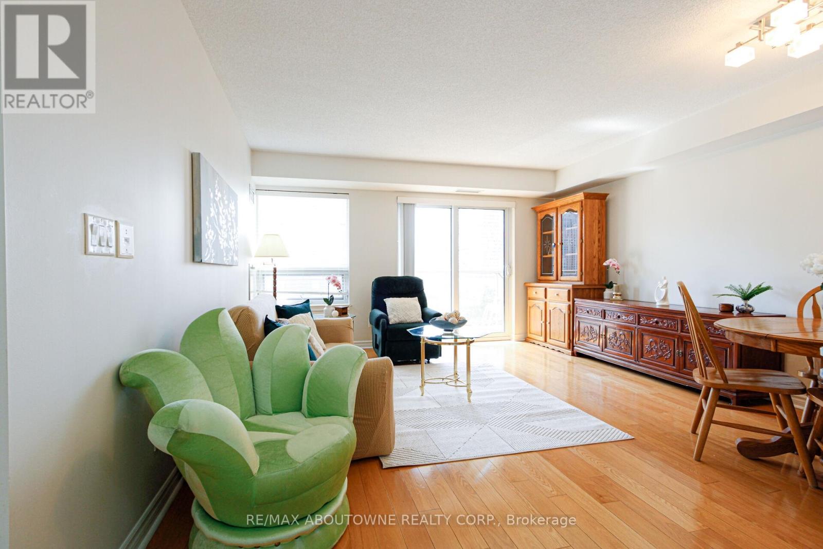 1002 - 350 Princess Royal Drive, Mississauga, Ontario  L5B 4N1 - Photo 7 - W13655020
