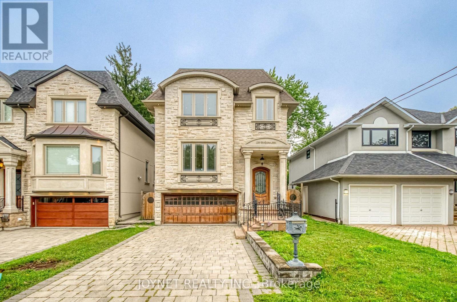 126 PARKVIEW AVENUE, Toronto, Ontario
