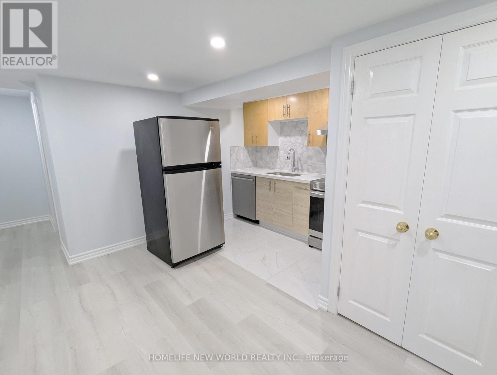 Lower - 90 Oakvale Avenue, Toronto, Ontario M4J 1J1 - Photo 2 - E13655034