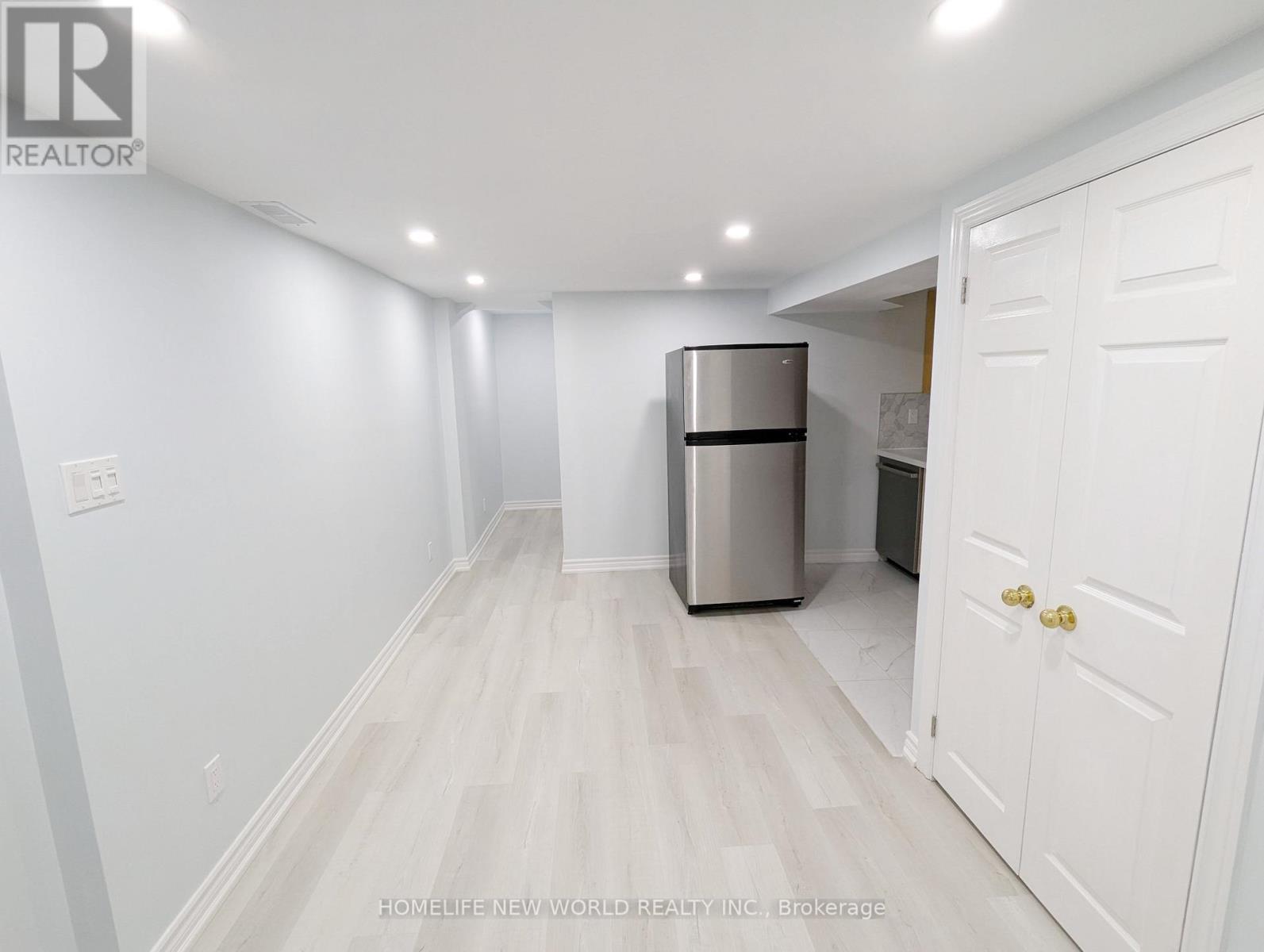 Lower - 90 Oakvale Avenue, Toronto, Ontario M4J 1J1 - Photo 4 - E13655034