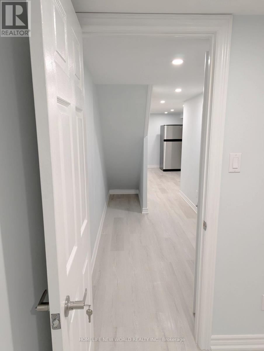 Lower - 90 Oakvale Avenue, Toronto, Ontario M4J 1J1 - Photo 9 - E13655034