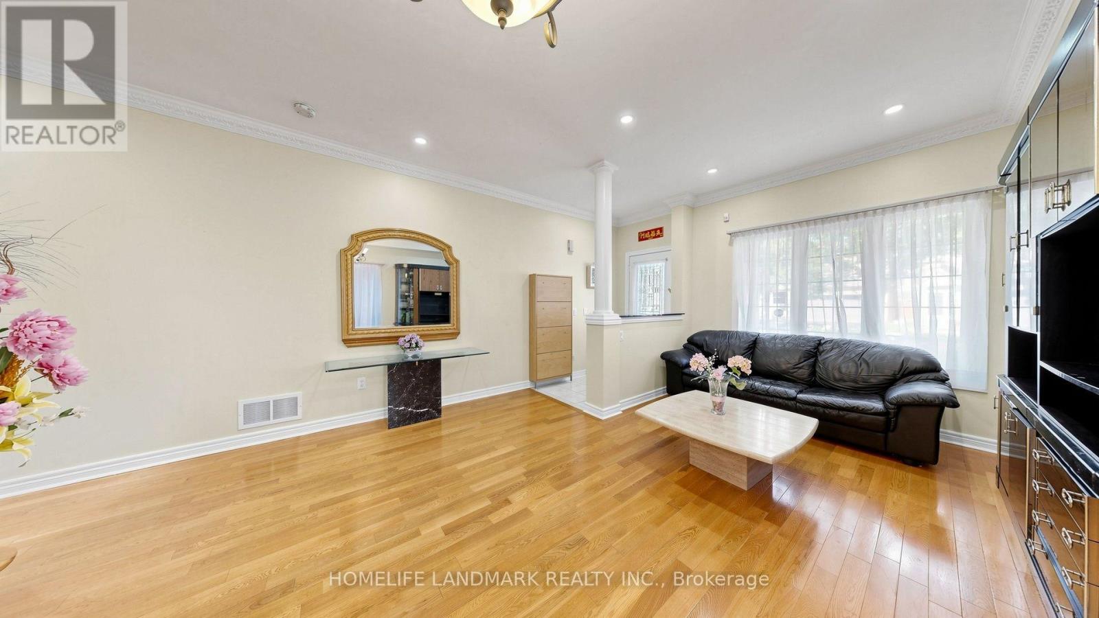 220 Williamson Road, Markham, Ontario  L6E 1S2 - Photo 3 - N13655036