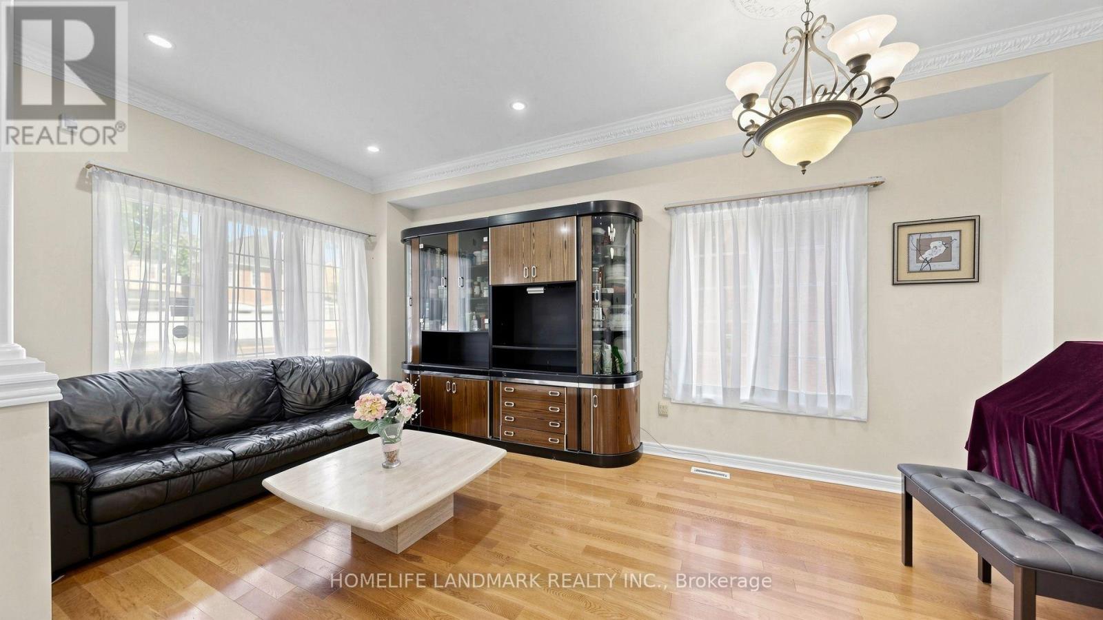 220 Williamson Road, Markham, Ontario  L6E 1S2 - Photo 4 - N13655036