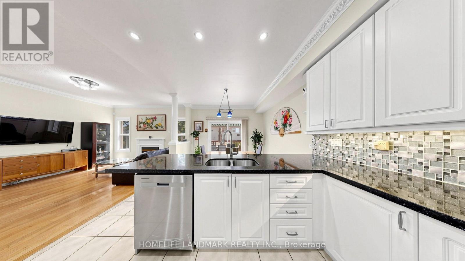 220 Williamson Road, Markham, Ontario  L6E 1S2 - Photo 6 - N13655036