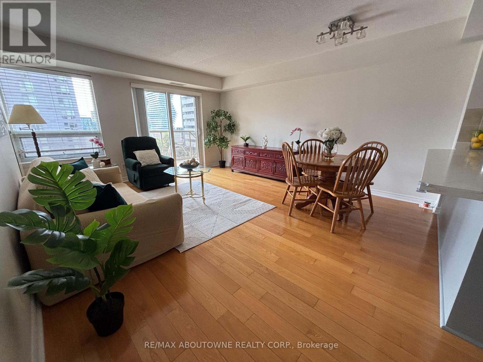 1002 - 350 Princess Royal Drive, Mississauga, Ontario  L5B 4N1 - Photo 13 - W13655024