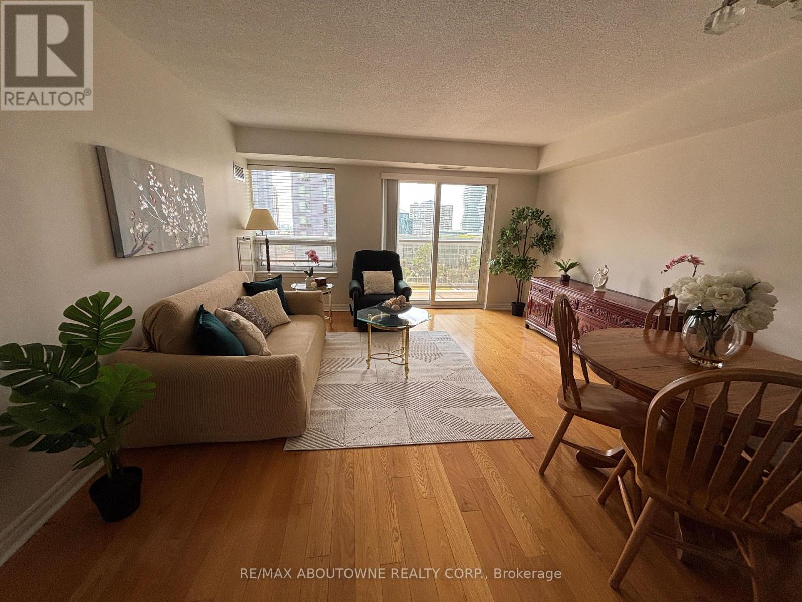 1002 - 350 Princess Royal Drive, Mississauga, Ontario  L5B 4N1 - Photo 15 - W13655024