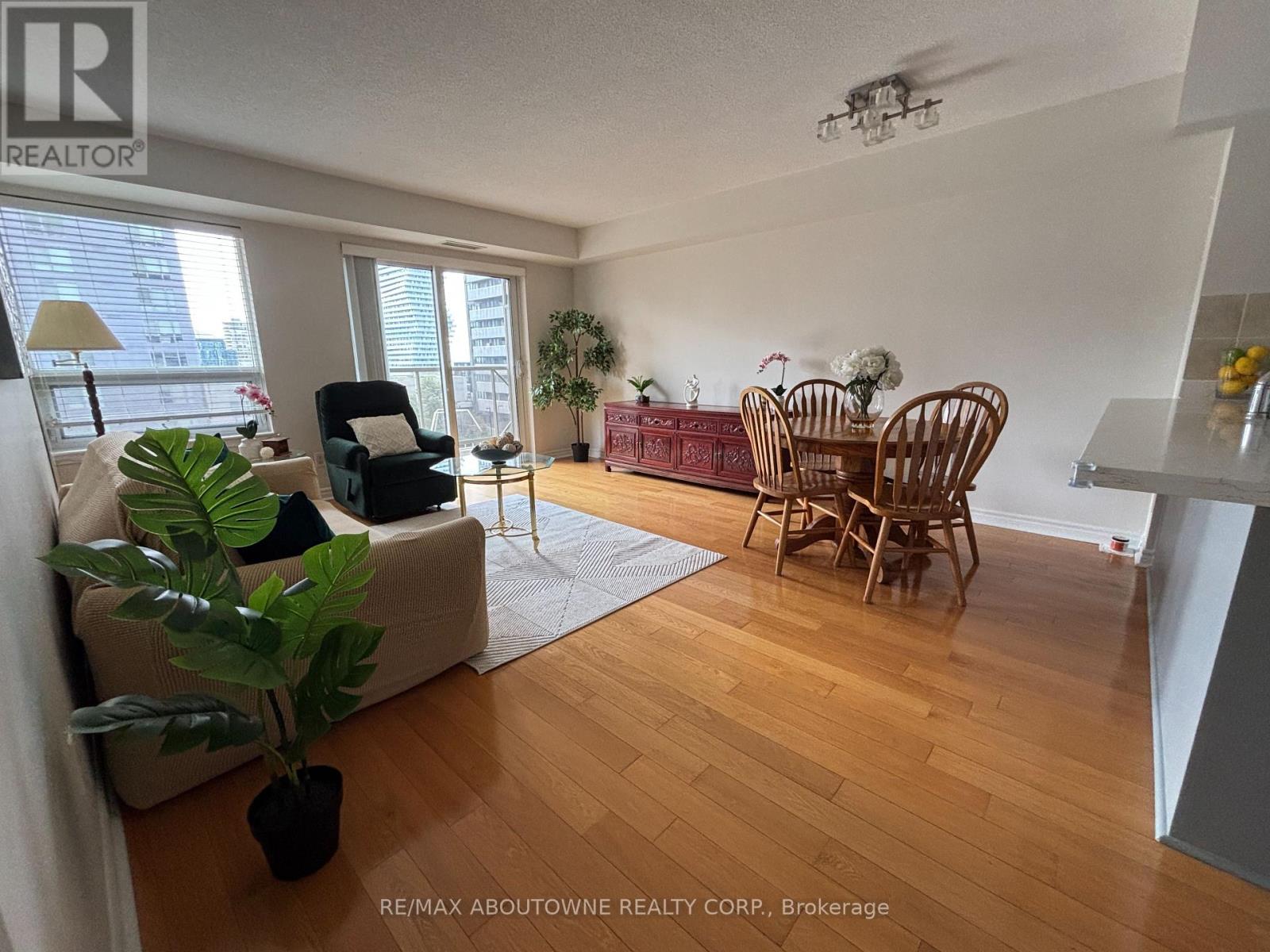 1002 - 350 Princess Royal Drive, Mississauga, Ontario  L5B 4N1 - Photo 18 - W13655024
