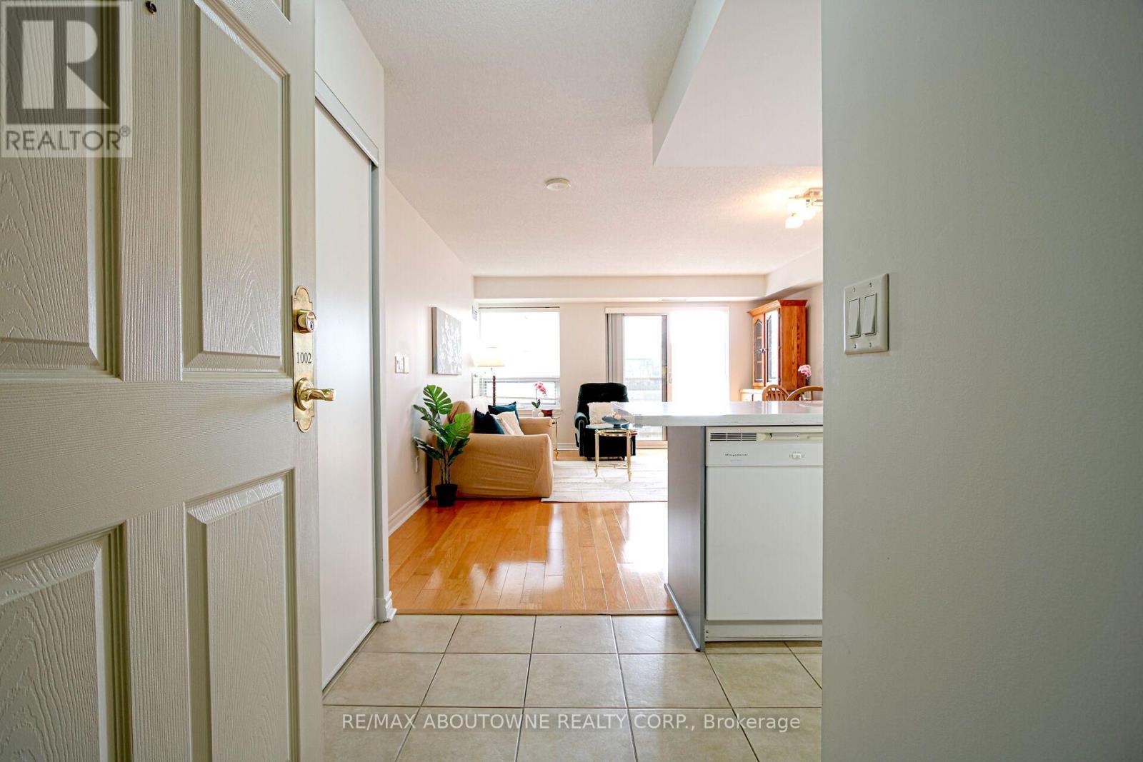 1002 - 350 Princess Royal Drive, Mississauga, Ontario  L5B 4N1 - Photo 3 - W13655024
