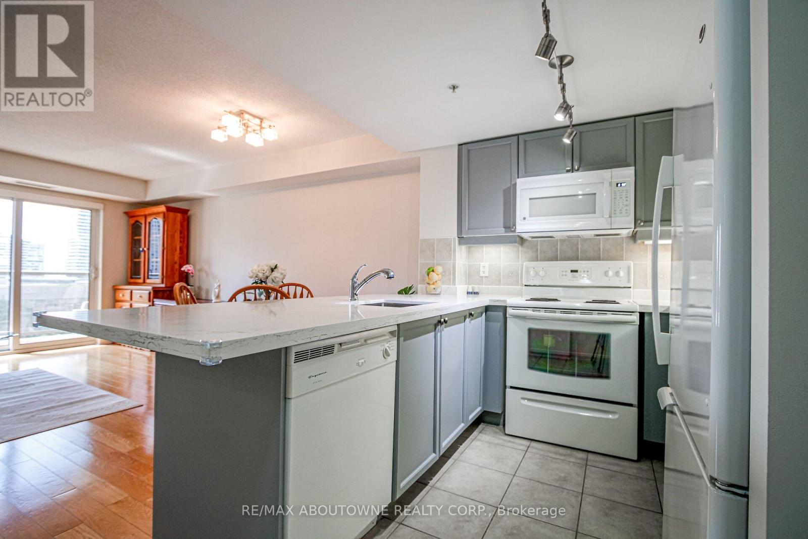 1002 - 350 Princess Royal Drive, Mississauga, Ontario  L5B 4N1 - Photo 6 - W13655024