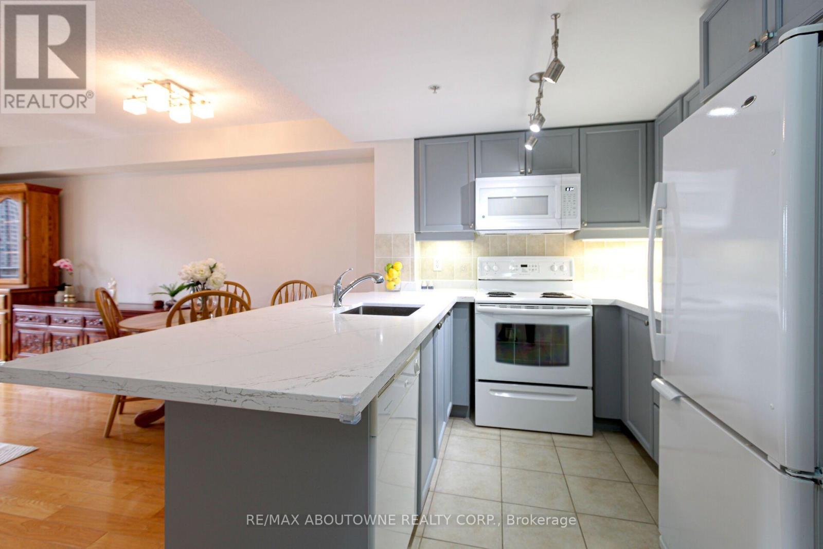 1002 - 350 Princess Royal Drive, Mississauga, Ontario  L5B 4N1 - Photo 8 - W13655024