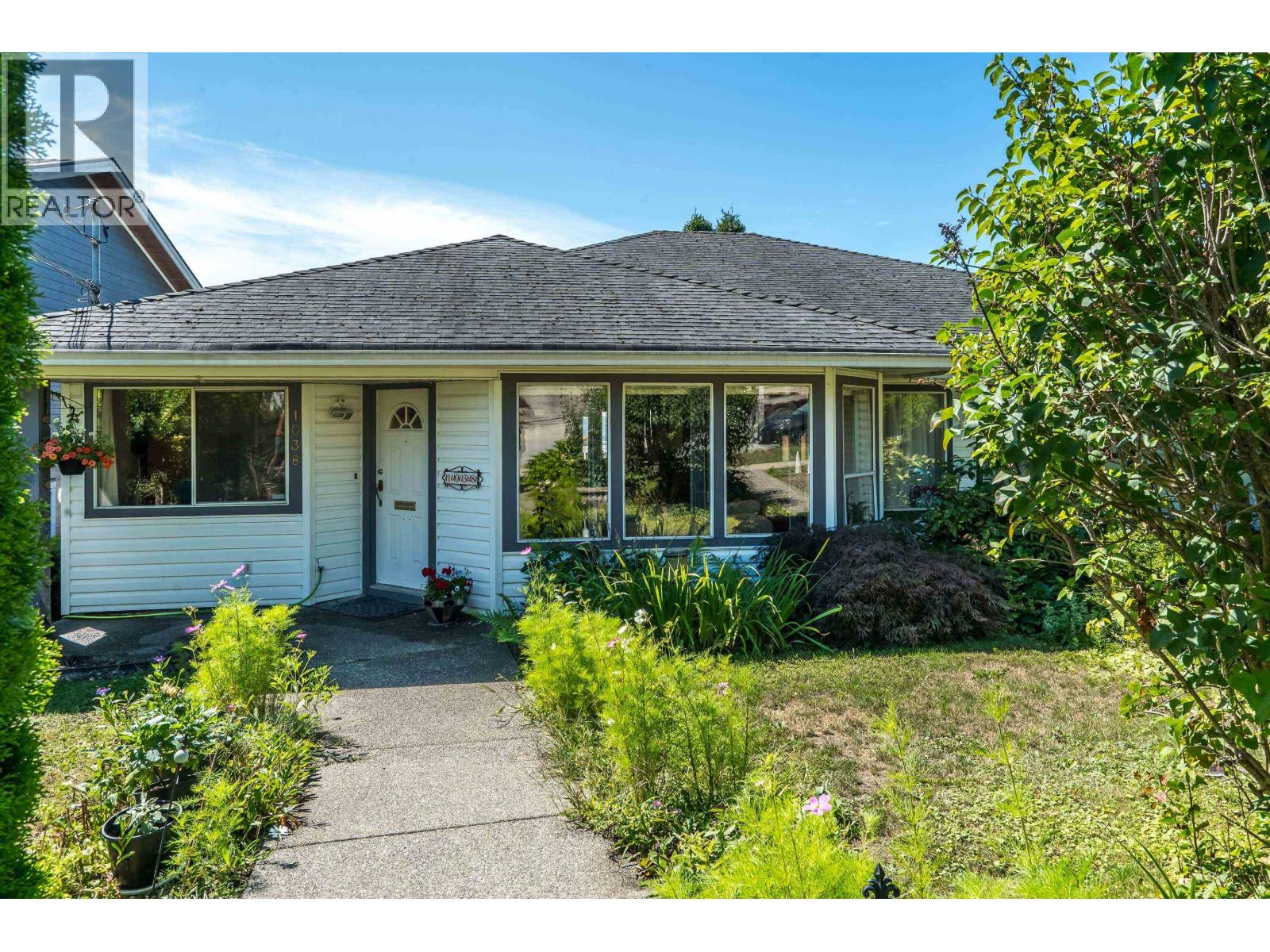 1038 Walls Avenue, Coquitlam, British Columbia  V3K 2T7 - Photo 2 - R3152436