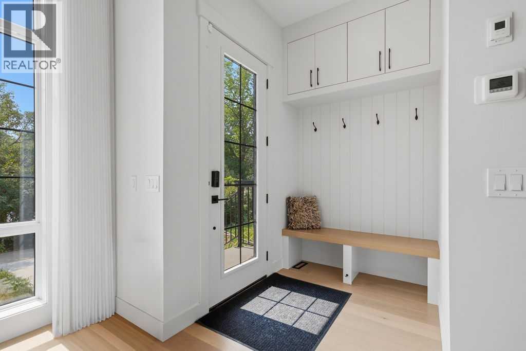 136 10 Avenue NW, Calgary, Alberta  T2M 0B3 - Photo 2 - A2334114