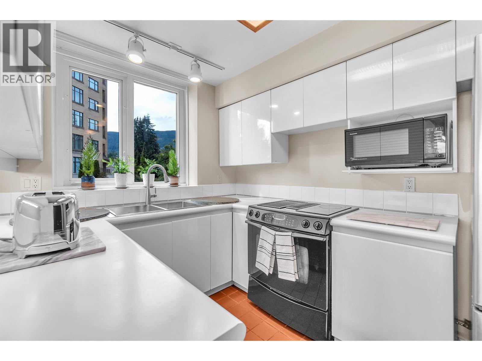 103 2280 Bellevue Avenue, West Vancouver, British Columbia V7V 1C6 - Photo 12 - R3144795