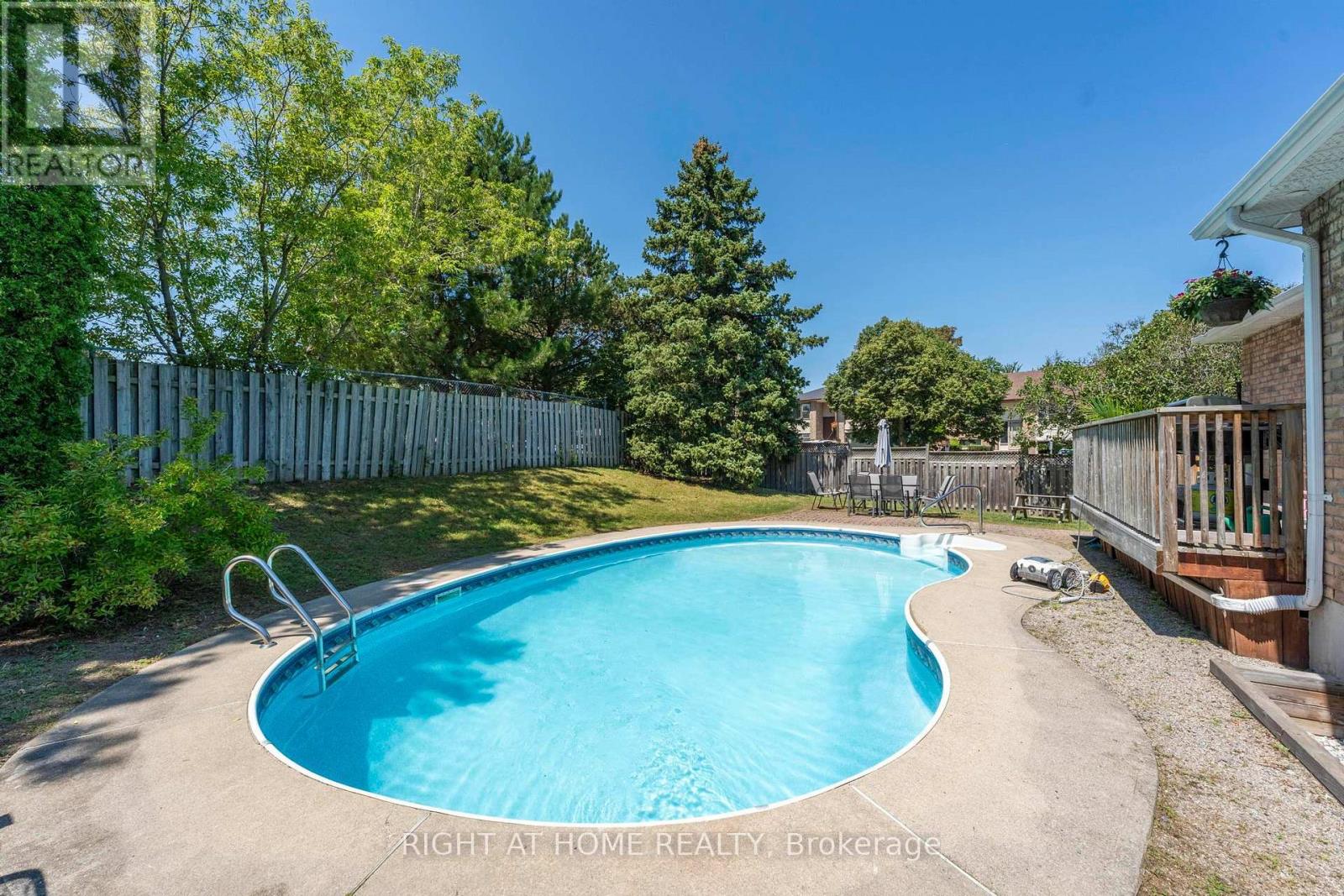 374 Salerno Street, Oshawa, Ontario  L1J 6W3 - Photo 30 - E13654666