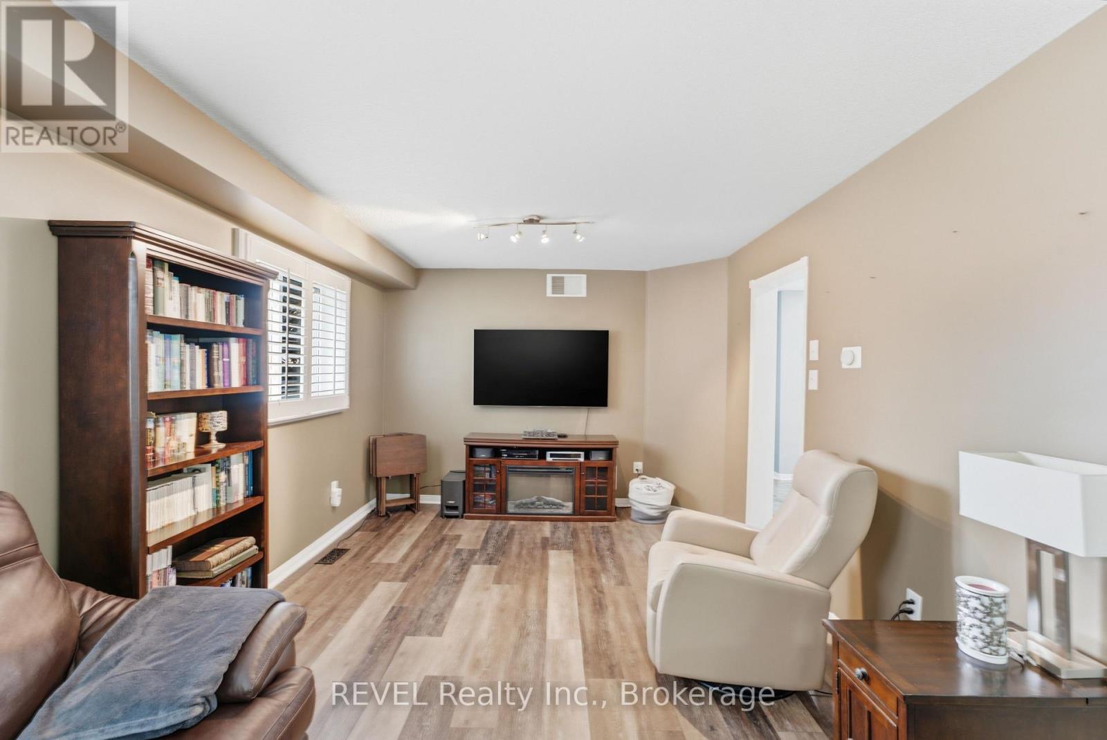 20 Hayloft Court, Brampton, Ontario  L6X 4R7 - Photo 9 - W13653618