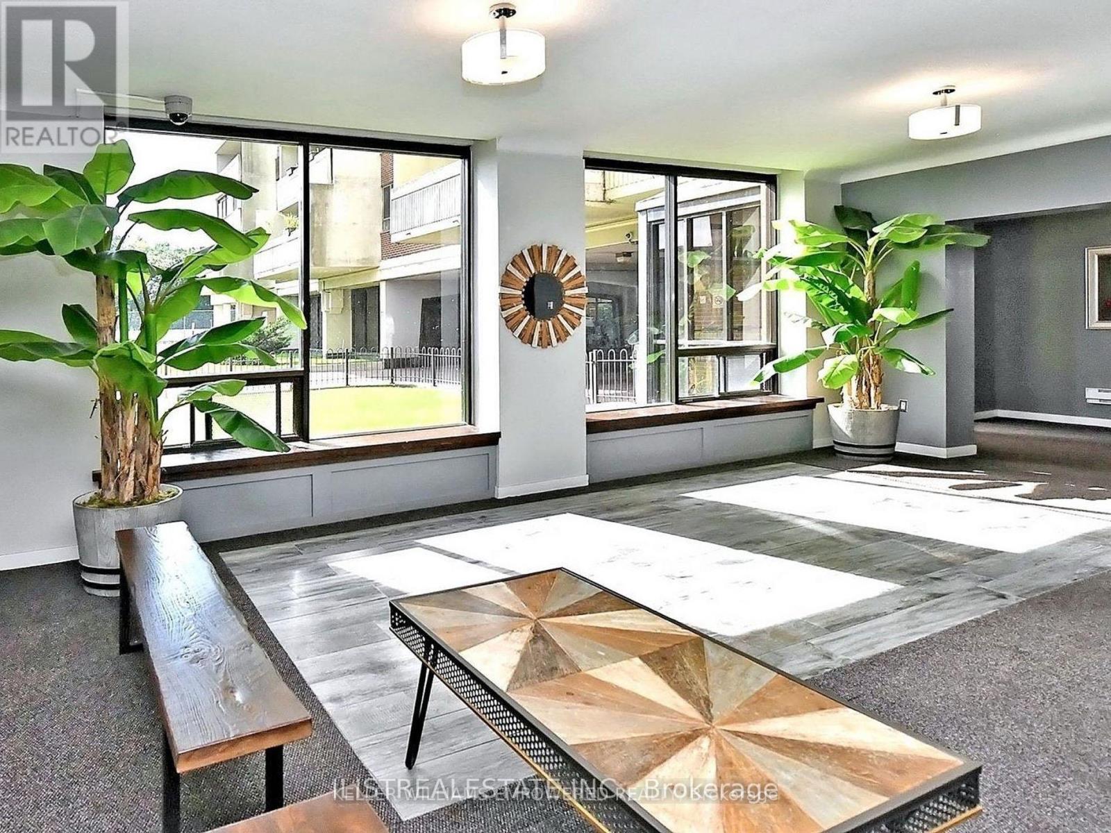407 - 5 Massey Square, Toronto, Ontario  M4C 5L6 - Photo 2 - E13655116