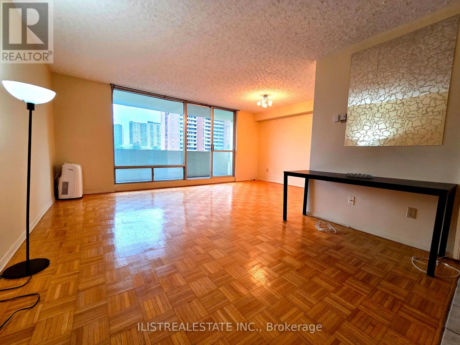 407 - 5 Massey Square, Toronto, Ontario  M4C 5L6 - Photo 5 - E13655116