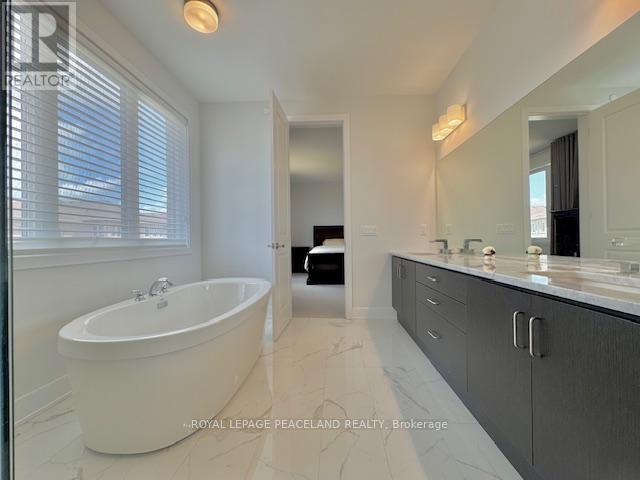 12 Sikura Circle, Aurora, Ontario  L4G 3Y8 - Photo 15 - N13655108