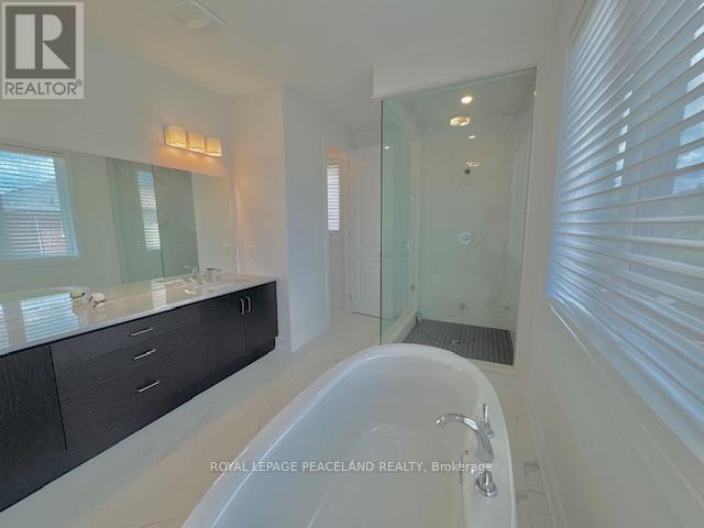12 Sikura Circle, Aurora, Ontario  L4G 3Y8 - Photo 17 - N13655108