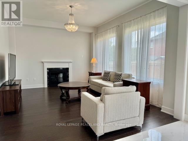 12 Sikura Circle, Aurora, Ontario  L4G 3Y8 - Photo 4 - N13655108