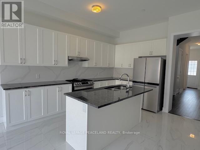 12 Sikura Circle, Aurora, Ontario  L4G 3Y8 - Photo 6 - N13655108