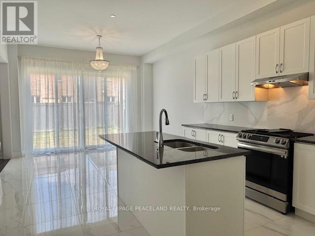 12 Sikura Circle, Aurora, Ontario  L4G 3Y8 - Photo 7 - N13655108