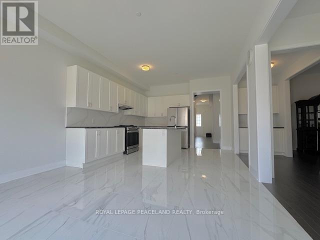 12 Sikura Circle, Aurora, Ontario  L4G 3Y8 - Photo 8 - N13655108