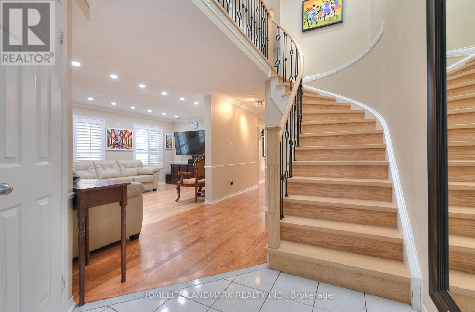 132 Muirland Crescent, Brampton, Ontario  L6X 4G2 - Photo 3 - W13655110