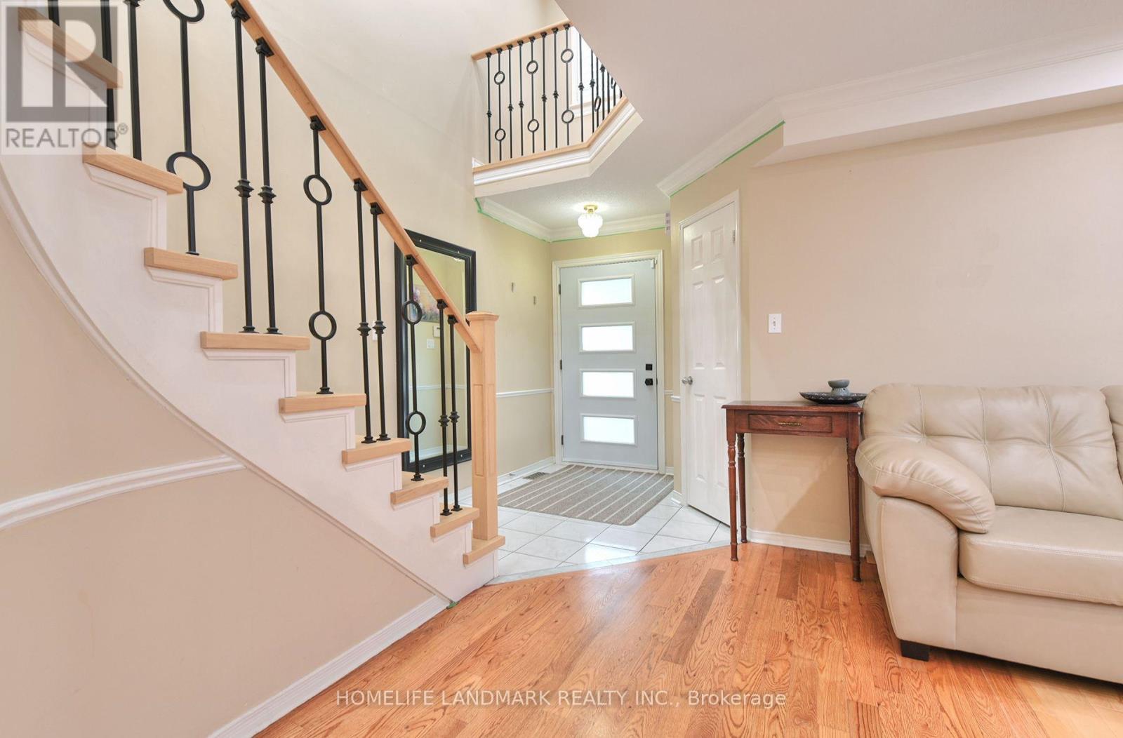132 Muirland Crescent, Brampton, Ontario  L6X 4G2 - Photo 4 - W13655110
