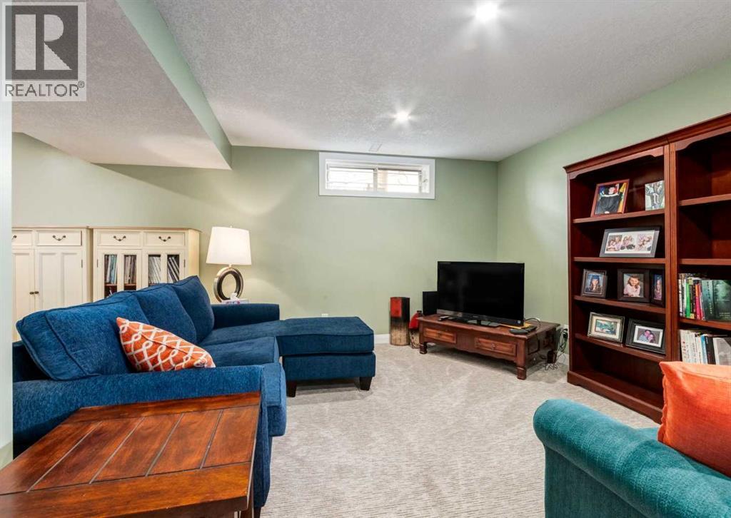 6 Vandoos Villas NW, Calgary, Alberta  T3A 4W3 - Photo 28 - A2335521