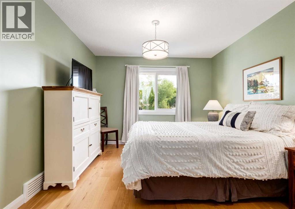 6 Vandoos Villas NW, Calgary, Alberta  T3A 4W3 - Photo 16 - A2335521