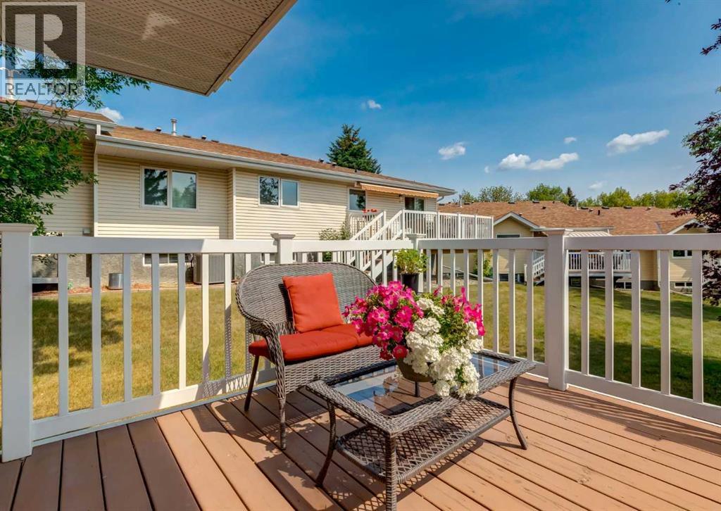 6 Vandoos Villas NW, Calgary, Alberta  T3A 4W3 - Photo 37 - A2335521